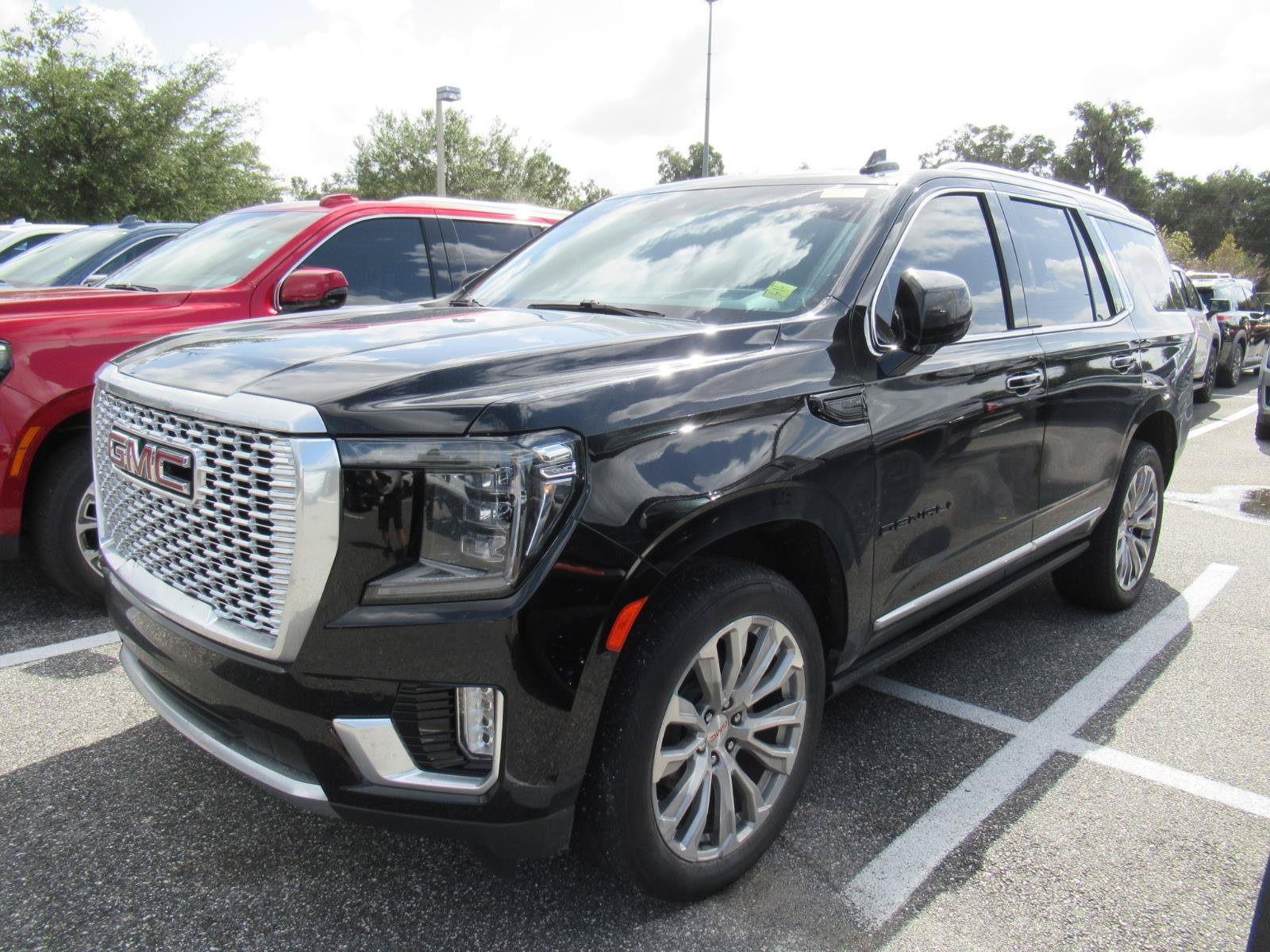 Used 2024 GMC Yukon Denali AWD/4WD image 2