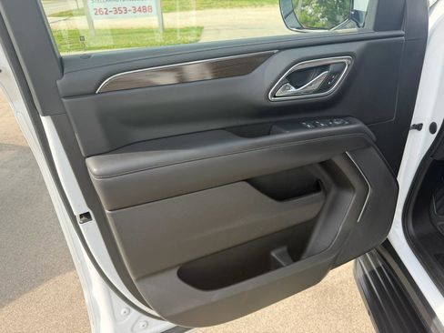 Used 2021 GMC Yukon XL SLE w/ Gmc Pro Safety Plus Package AWD/4WD image 17