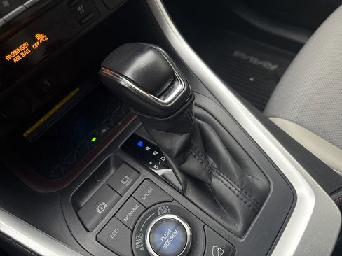 Used 2021 Toyota RAV4 Limited image 26