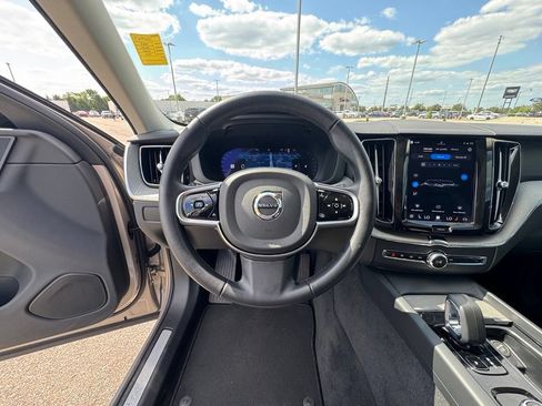 Used 2025 Volvo XC60 B5 Plus AWD/4WD image 18