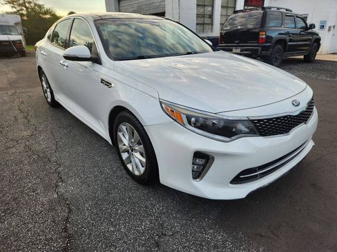 Used 2018 Kia Optima S w/ Panoramic Sunroof Package FWD image 3