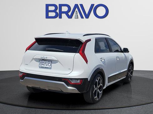 Used 2025 Kia Niro SX Touring image 4