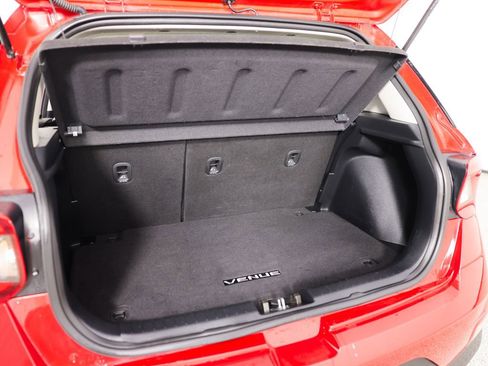 Used 2022 Hyundai Venue SEL image 16