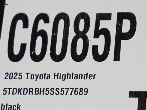 Used 2025 Toyota Highlander XSE AWD/4WD image 29