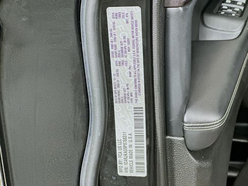 Used 2023 Jeep Grand Cherokee L Laredo image 12