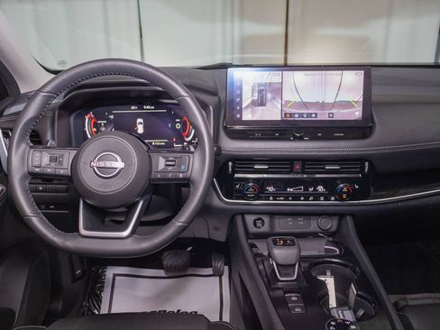 Used 2024 Nissan Rogue SL AWD/4WD image 16