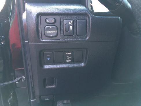 Used 2018 Toyota 4Runner SR5 AWD/4WD image 17