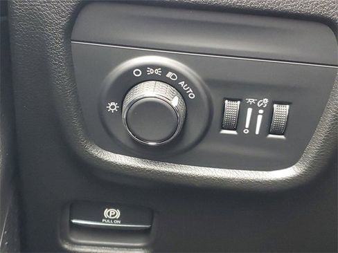 New 2025 Jeep Grand Cherokee L Altitude image 21