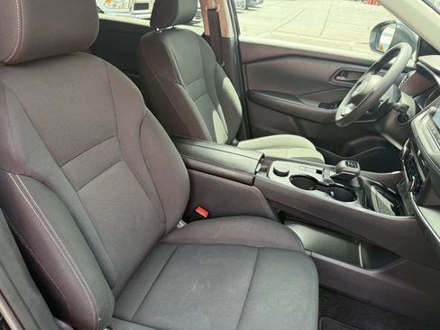 Used 2024 Nissan Rogue S AWD/4WD image 11