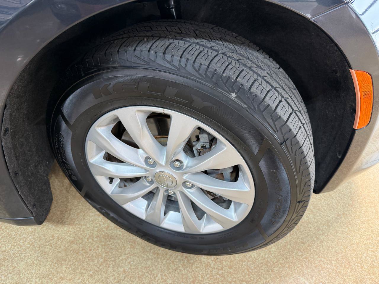 Used 2019 Chrysler Pacifica Touring-L FWD image 62