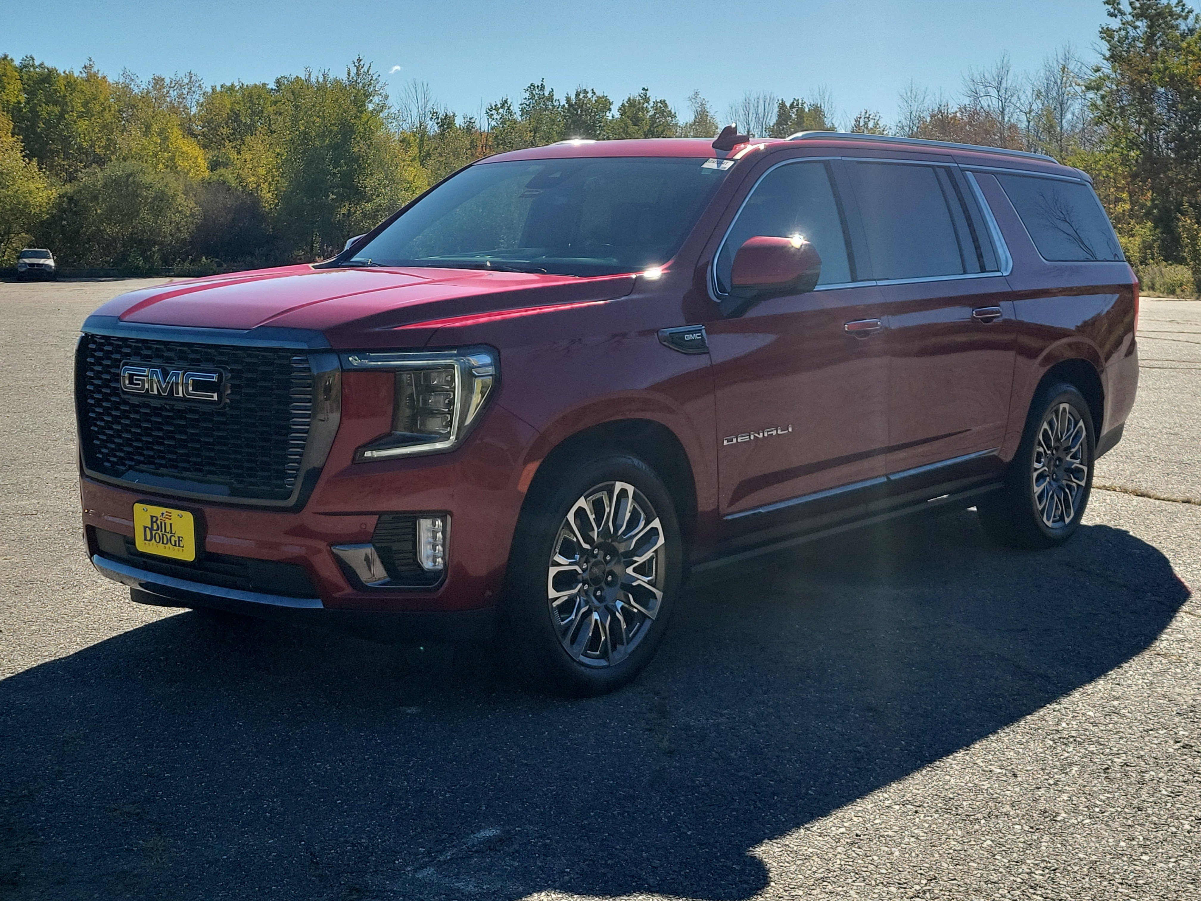 Used 2023 GMC Yukon XL Denali Ultimate AWD/4WD image 1
