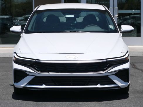 Certified 2024 Hyundai Elantra SEL FWD image 8