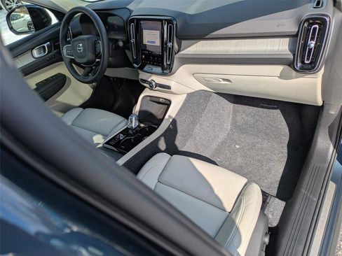 New 2026 Volvo XC40 B5 Ultra w/ Protection Package Premier image 19