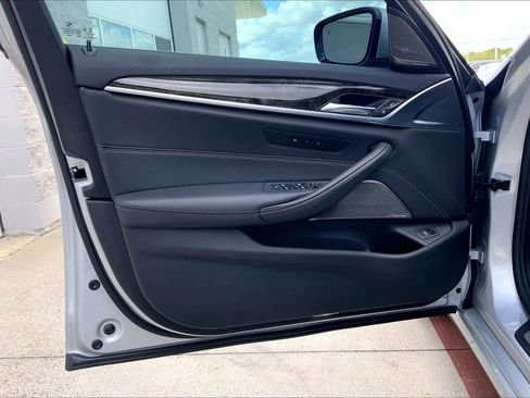 Used 2021 BMW 530i w/ Premium Package image 19