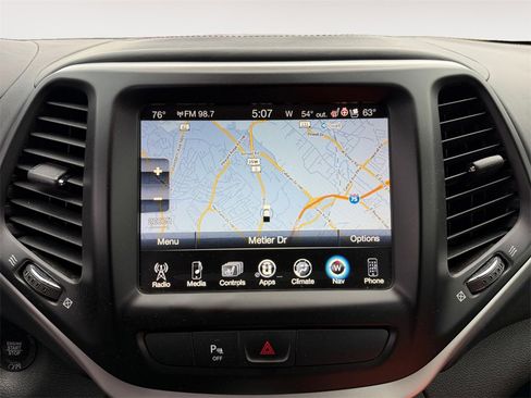 Used 2018 Jeep Cherokee Overland image 11