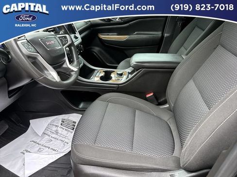 Used 2022 GMC Acadia SLE w/ Driver Convenience Package FWD image 19