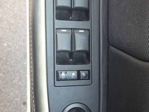 Used 2013 Dodge Avenger SE FWD image 17