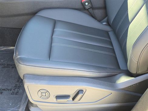 New 2025 Audi Q5 Premium image 17