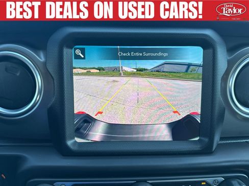 Used 2022 Jeep Gladiator Rubicon w/ Cold Weather Group AWD/4WD image 13