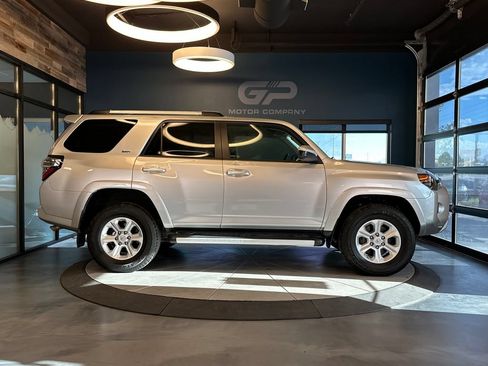 Used 2020 Toyota 4Runner SR5 AWD/4WD image 2
