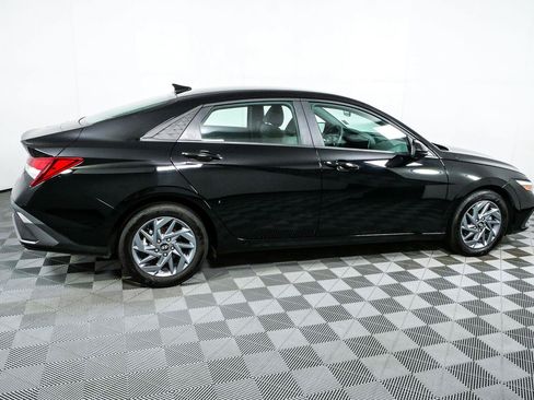 Used 2024 Hyundai Elantra SEL FWD image 2
