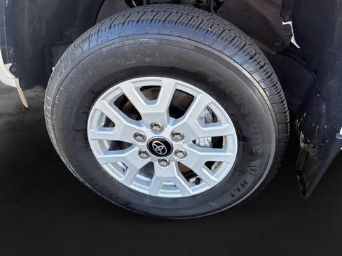 Certified 2024 Toyota Tacoma SR5 AWD/4WD image 11
