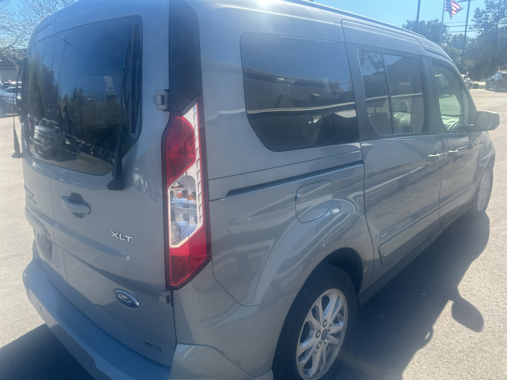 Used 2022 Ford Transit Connect XLT FWD image 5