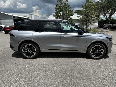 Used 2025 Lincoln Nautilus Reserve AWD/4WD image 7