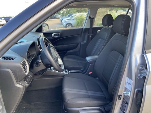 Used 2025 Hyundai Venue SEL FWD image 34