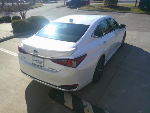 Used 2022 Lexus ES 300h w/ Premium Package image 13