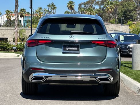 Used 2025 Mercedes-Benz GLC 350e 4MATIC image 4