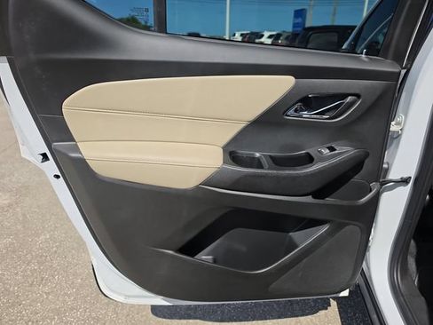 Used 2023 Chevrolet Traverse LS FWD image 13