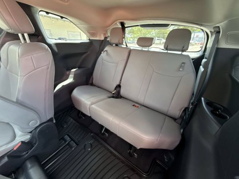 Certified 2026 Toyota Sienna XLE FWD image 26