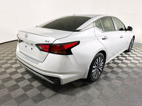 Used 2023 Nissan Altima 2.5 SV FWD image 3