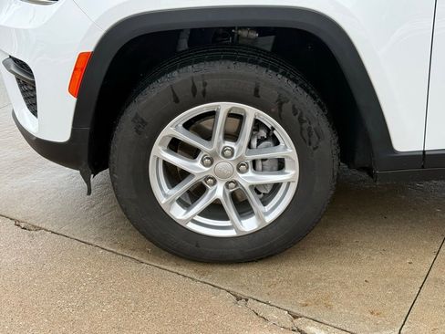 New 2025 Jeep Grand Cherokee Laredo w/ Luxury Tech Group I AWD/4WD image 13