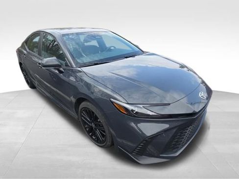 Used 2025 Toyota Camry SE image 7