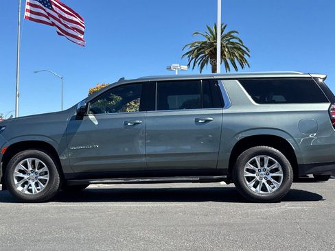Used 2024 Chevrolet Suburban Premier image 8