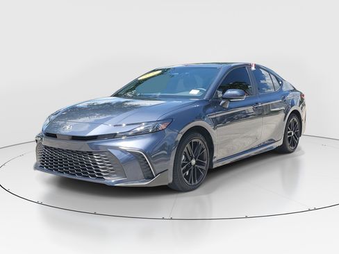 Used 2026 Toyota Camry SE FWD image 3