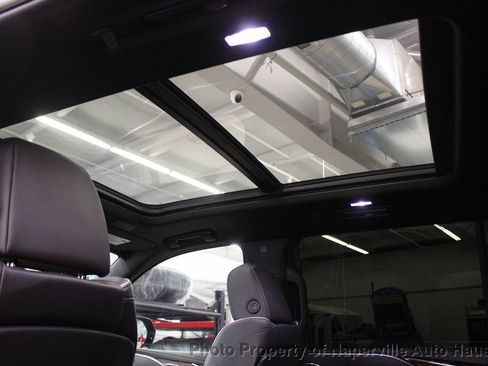 Used 2023 Cadillac Escalade ESV Premium Luxury AWD/4WD image 32