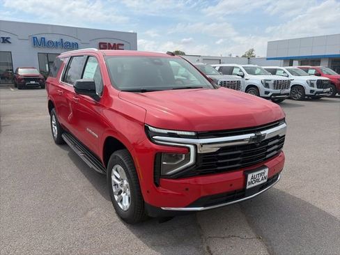 New 2026 Chevrolet Suburban LS image 8