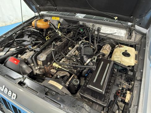 Used 1990 Jeep Cherokee Laredo RWD image 52