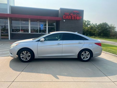 Used 2011 Hyundai Sonata GLS w/ Popular Equipment Pkg 2 FWD image 2