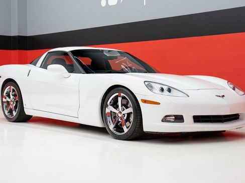 Used 2009 Chevrolet Corvette Coupe w/ Z51 Performance Package RWD image 59
