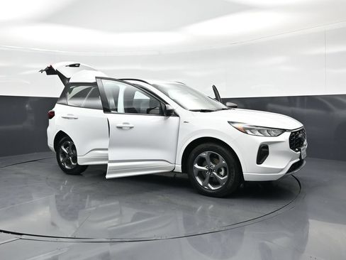 Used 2023 Ford Escape ST-Line w/ Tech Pack #1 AWD/4WD image 28