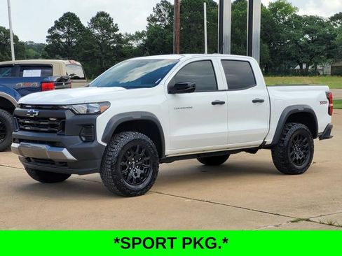 Used 2024 Chevrolet Colorado Trail Boss w/ Technology Package AWD/4WD image 4