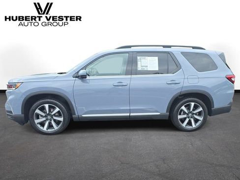 Used 2025 Honda Pilot Touring image 1