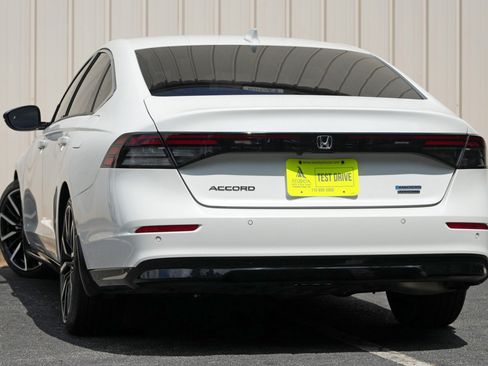 Used 2023 Honda Accord Touring image 5