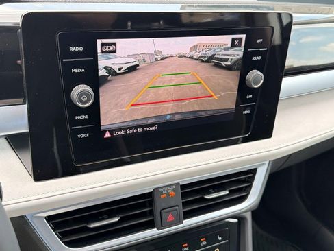 New 2026 Volkswagen Taos SE FWD image 23