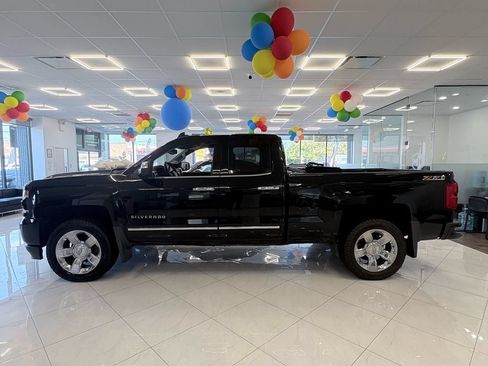 Used 2017 Chevrolet Silverado 1500 LTZ Z71 w/ LTZ Plus Package AWD/4WD image 4