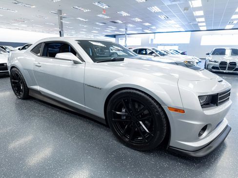 Used 2011 Chevrolet Camaro SS w/ LPO, Ground Effects Package RWD image 4